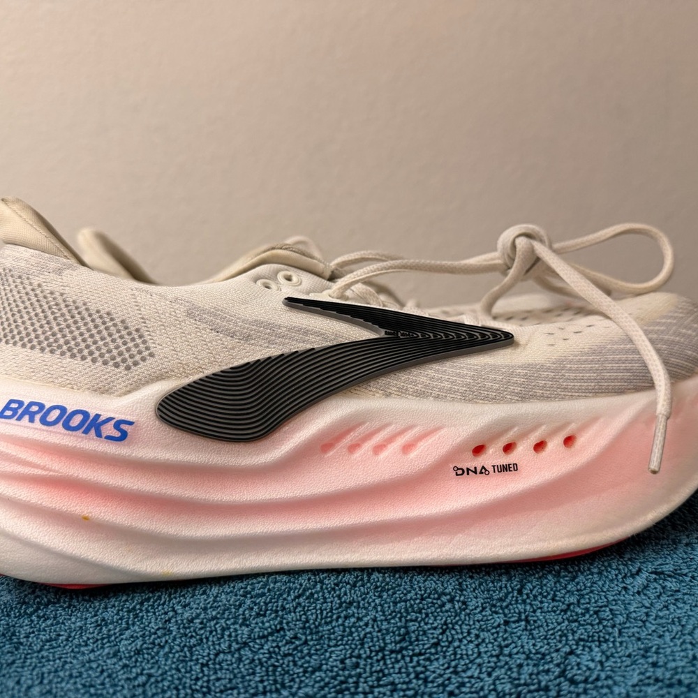 Brooks Glycerin Max Women's Running Athletic Shoes - White and Pink - Picture 4 of 9